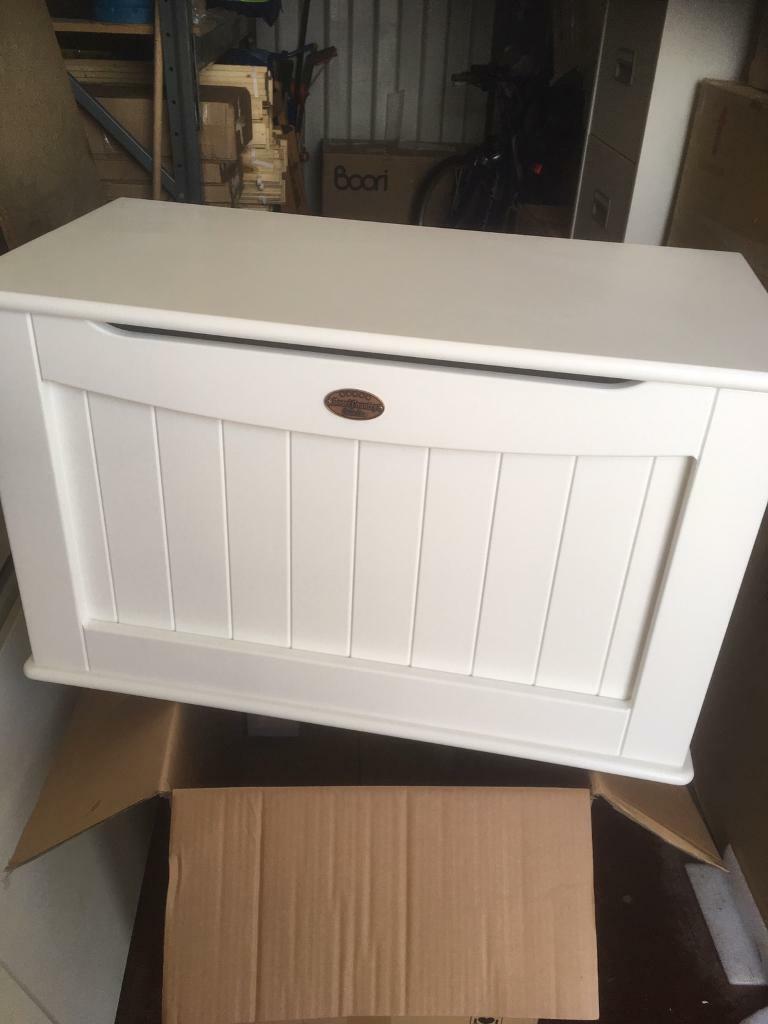 boori toy chest